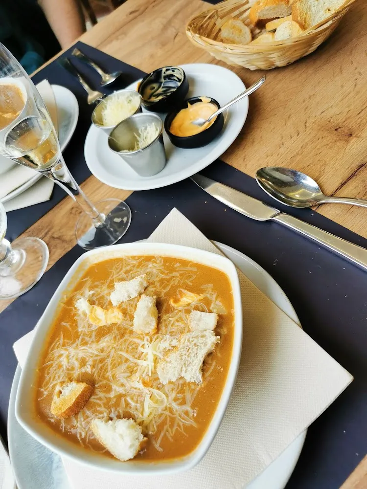 Soupe de Poisson Rouille Et Croûtons